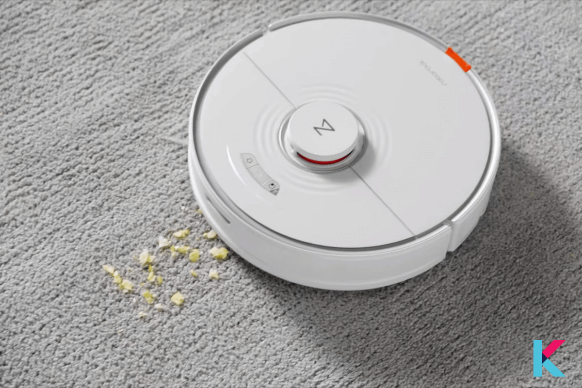 Roborock S7 Robot Vacuum and Mop includes a 300ml water tank, special mop cloth, and VibraRise mop bracket